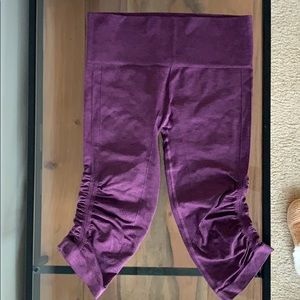 Lululemon cropped yoga pants